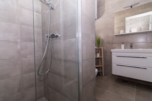 Bathroom | Hair dryer - Apartments Lumini (Okrug)