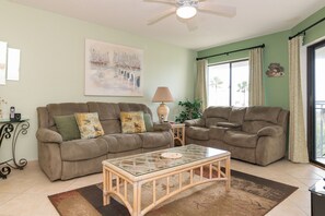 TV - Bridgeport Condo 211 With Pool And Elevator (Bradenton Beach)