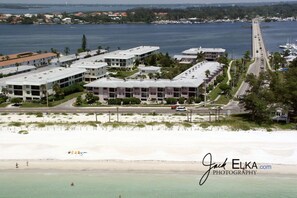 Beach nearby - Bridgeport Condo 211 With Pool And Elevator (Bradenton Beach)