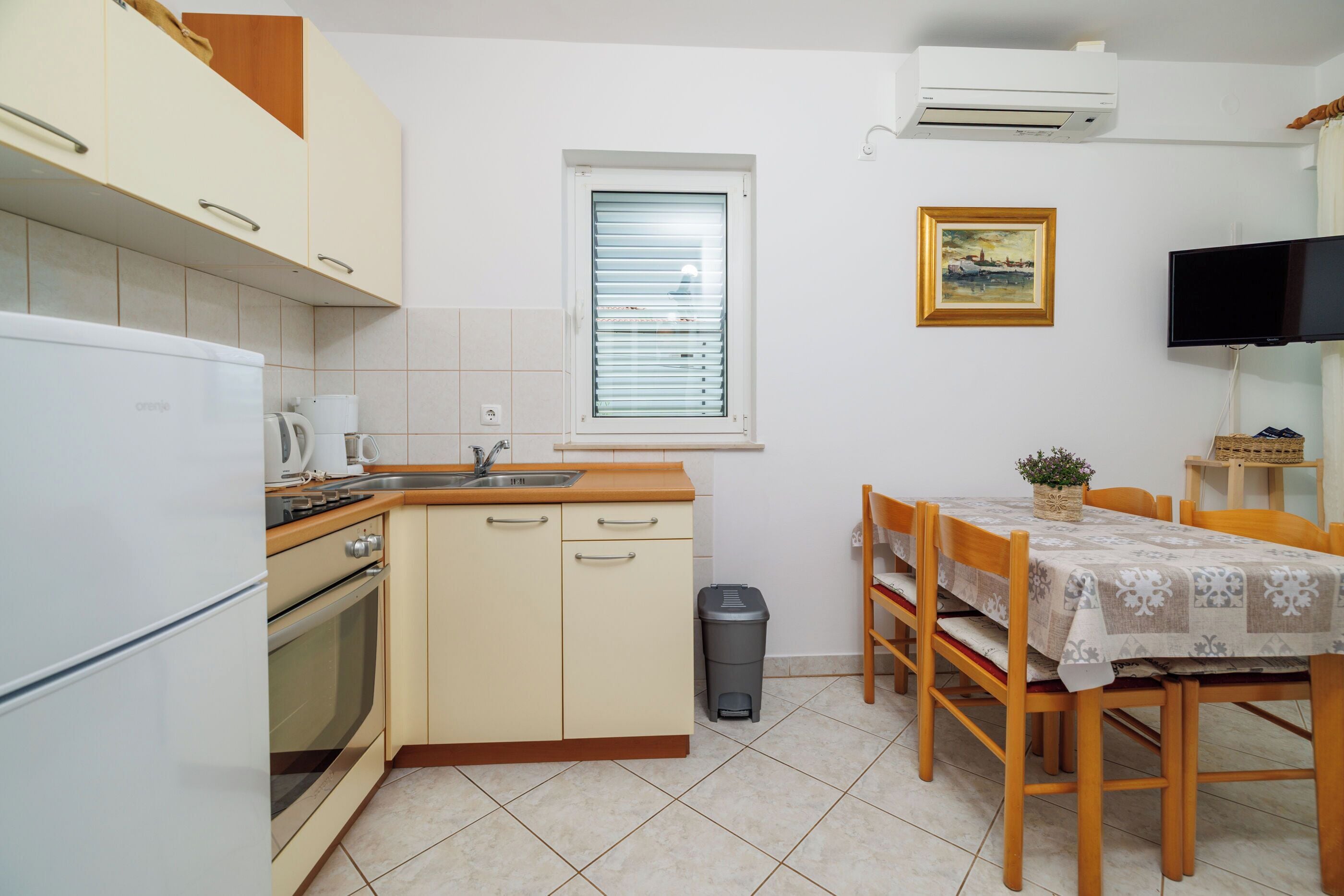 Apartment (A1) | Private kitchen | Fridge, oven, stovetop, espresso maker