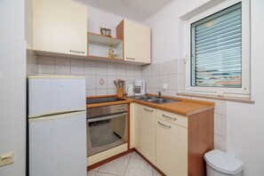 Apartment (A2) | Private kitchen - Apartments Marijana (Rab)