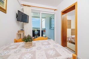 Apartment (A1) | Dining