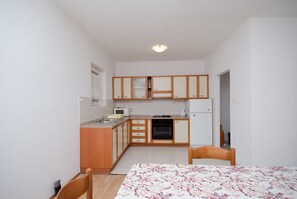 Private kitchen | Fridge, microwave, stovetop, espresso maker - Apartments Ruza-rajska Beach (Lopar)