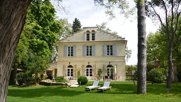 A large, two-story building with a symmetrical facade, arched windows, and a central entrance. - Chambre Béguin ou Mantille (30M2) - 3 people (Avignon)