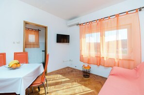 Apartment (A4) | Dining - Apartments Mirjana B (Lopar)