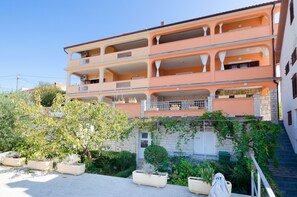 Building design - Apartments Mirjana B (Lopar)