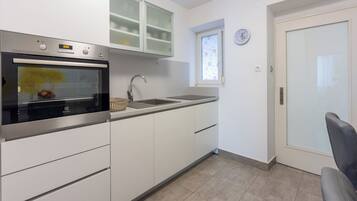 Studio (A2) | Private kitchen | Fridge, stovetop, espresso maker, electric kettle