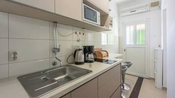 Lägenhet (A1) | Eget kök | Kylskåp, spishäll, espressobryggare och vattenkokare