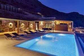 Infinity-Pool, beheizter Pool