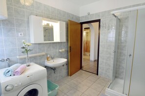 Apartment (A1) | Bathroom