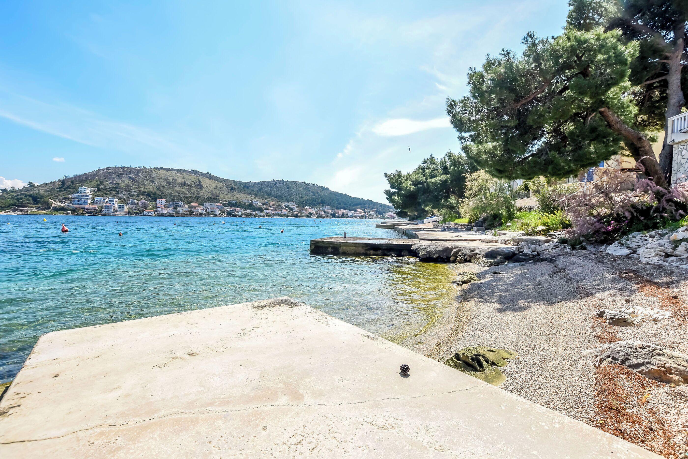 Una spiaggia nelle vicinanze
