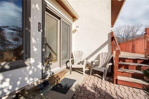 Appart'hôtel, 1 très grand lit (Storm Watch Condominiums - SW205 (Con) | Balcon