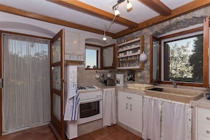 Private kitchen | Fridge, oven, stovetop, espresso maker