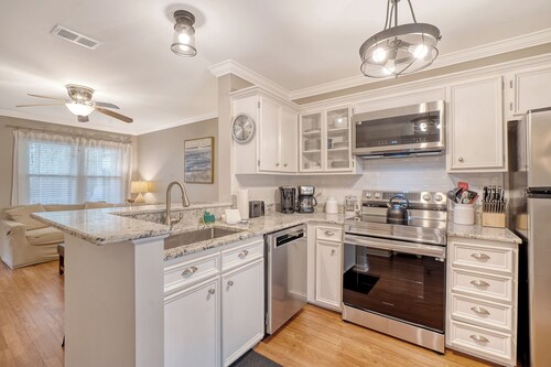 Updated 2bed/1.5bath duplex; central Mount Pleasant near beaches and downtown!  