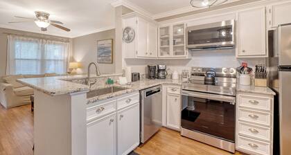 Updated 2bed/1.5bath duplex; central Mount Pleasant near beaches and downtown!