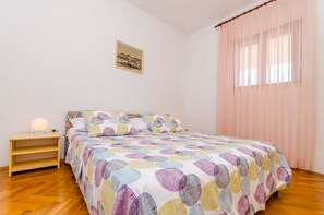 Free WiFi, bed sheets - Apartments Jurko (Okrug)