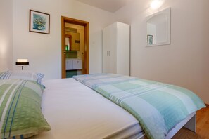 1 bedroom, iron/ironing board, free WiFi