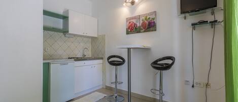 Eget kök | KylskÄp, mikrovÄgsugn, ugn och spishÀll