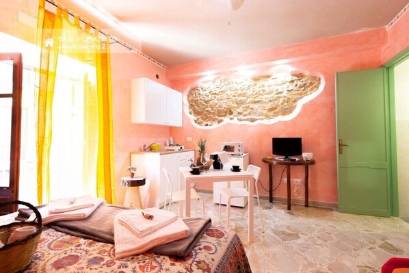 1 bedroom, iron/ironing board, WiFi, bed sheets - Relax Studio 'Casa a Chiazzetta' (Castelbuono)