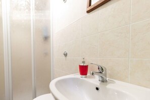 Hårføner, håndklær, såpe og sjampo