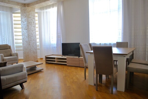 Apartment | Living area | Flat-screen TV - Apartment on Murtuza Mukhtarov 185-119 (Baku)