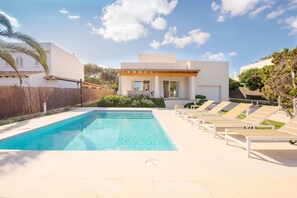 Outdoor pool - Menorca 16 modern holiday home near the beach in Cala D'Or for 8 people (Cala Dor)
