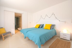 4 bedrooms, in-room safe, iron/ironing board, free WiFi