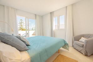 4 bedrooms, in-room safe, iron/ironing board, free WiFi - Menorca 16 modern holiday home near the beach in Cala D'Or for 8 people (Cala Dor)