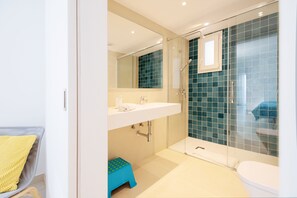Shower, towels