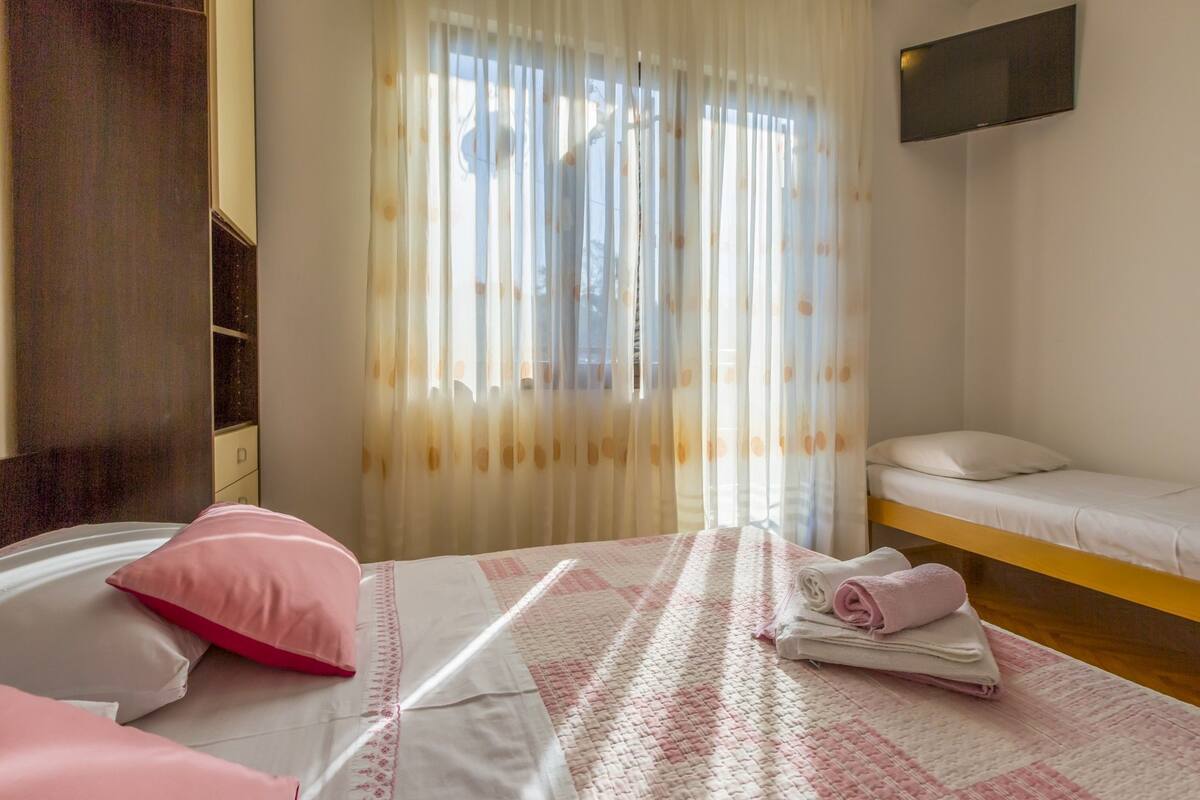 2 bedrooms, WiFi (free)