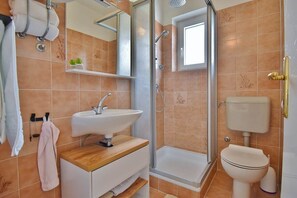 Apartment (A1) | Bathroom - Apartments Ruzica (Rab)