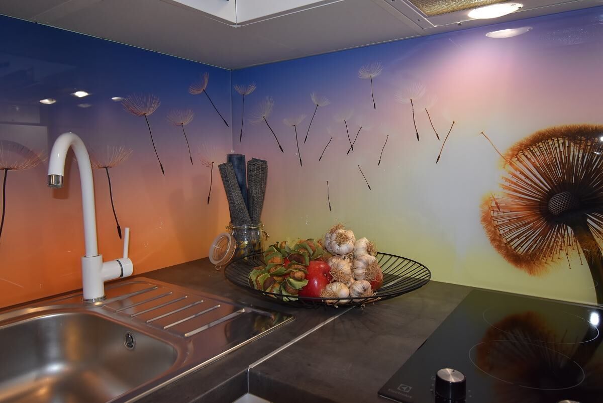 Apartemen (A2) | Dapur pribadi | Lemari es, microwave, kompor, dan mesin espresso