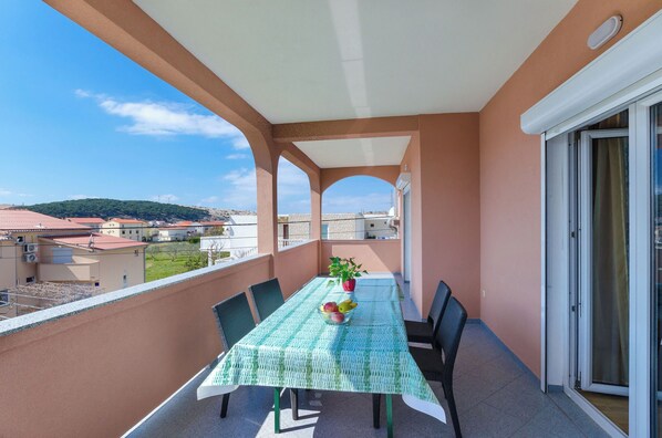 Apartment (A1) | Balkon