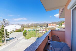 Room (S1) | Balcony