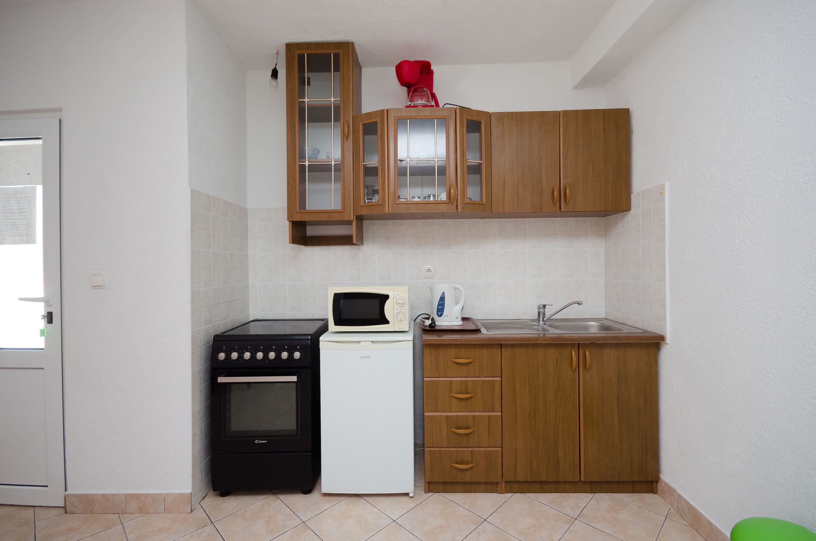 Private kitchen | Fridge, microwave, oven, stovetop