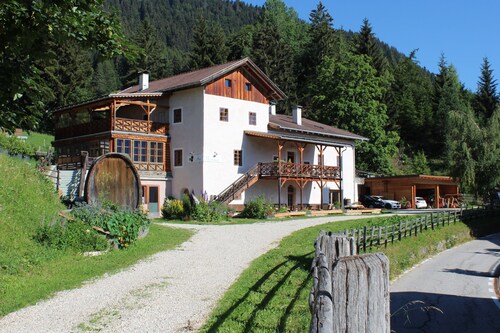 Stylish apartment in the newly renovated Ansitz Hof Neuhaus
