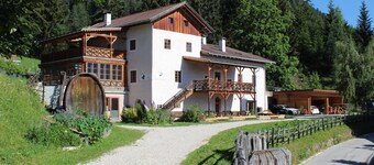 Stylish apartment in the newly renovated Ansitz Hof Neuhaus