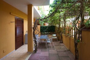 Outdoor dining - Le Due Palme Residences - Three-roomed flat (3) (Villasimius)