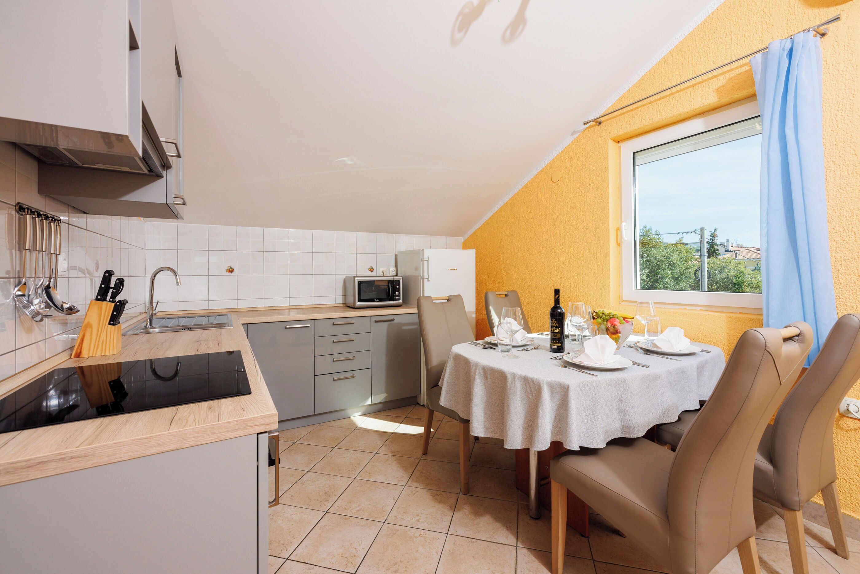 شقة (A1) | مطبخ خاص | ثلاجة، ميكروويف، فرن، موقد طهي مسطح