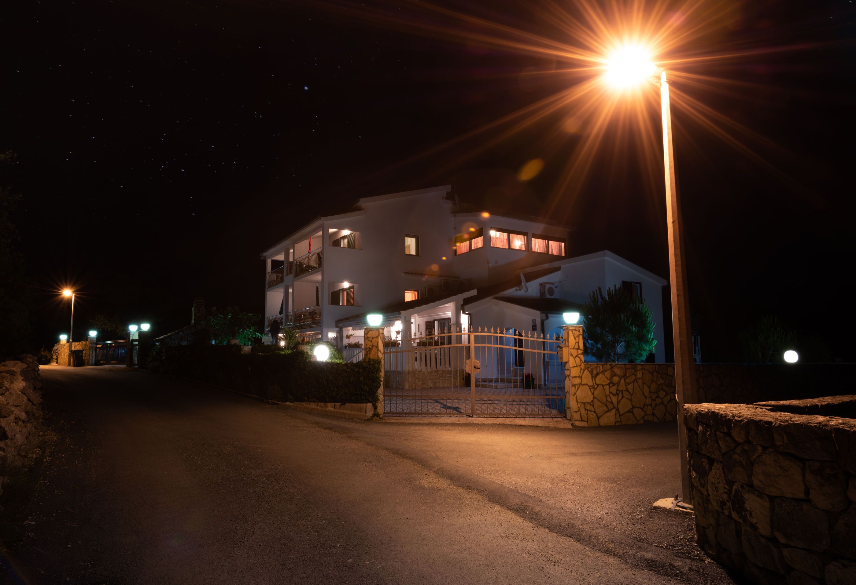 المنشأة من الخارج