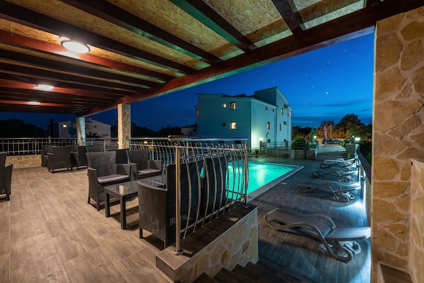 Outdoor pool - Apartments Karen (Marina)