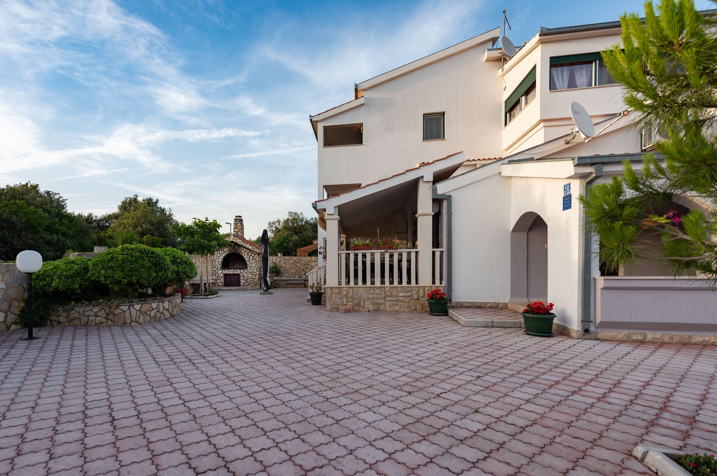 المنشأة من الخارج