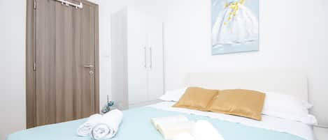 6 habitaciones, tabla de planchar con plancha y wifi gratis