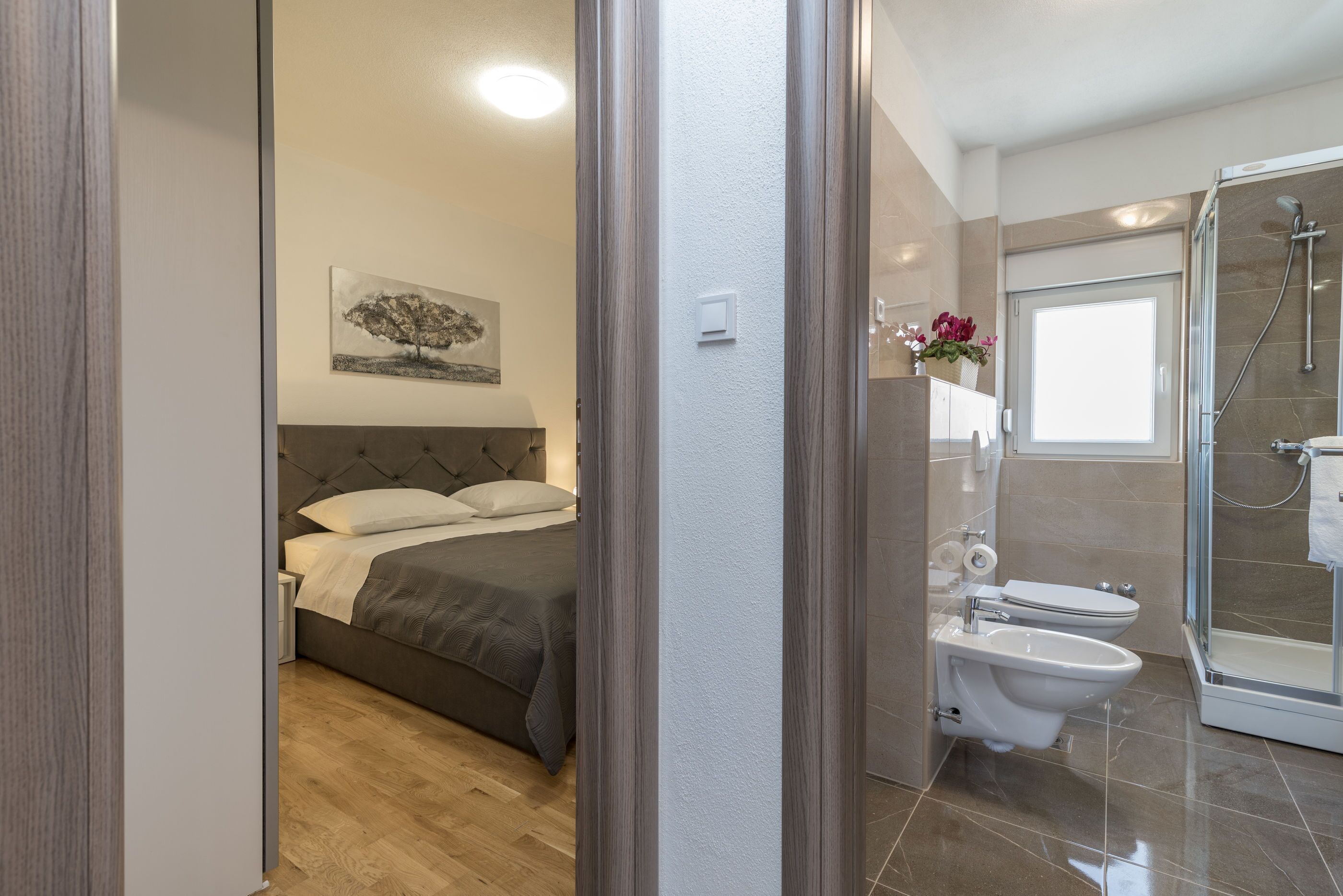 6 bedrooms, iron/ironing board, free WiFi