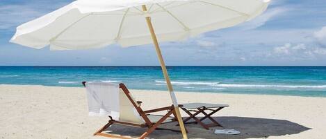 Liegestühle, Strandtücher