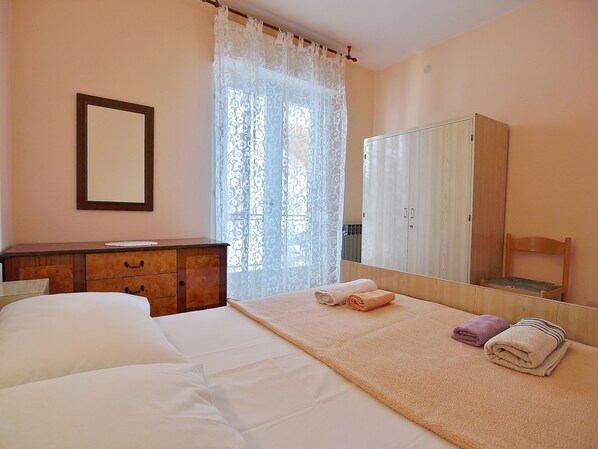 2 bedrooms, iron/ironing board, free WiFi