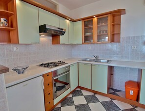 Özel mutfak | Buzdolabı, set üstü ocak, espresso kahve makinesi 