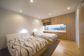 Casa (Private Vacation Home) | 4 habitaciones, escritorio y espacio para trabajar con laptop 