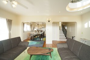 Private Vacation Home | Living area | Flat-screen TV