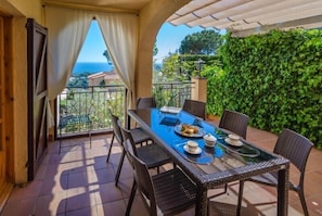 Outdoor dining - Club Villamar - Nice and cozy villa with private pool and located at less than 4 km from the beac... (Lloret de Mar)